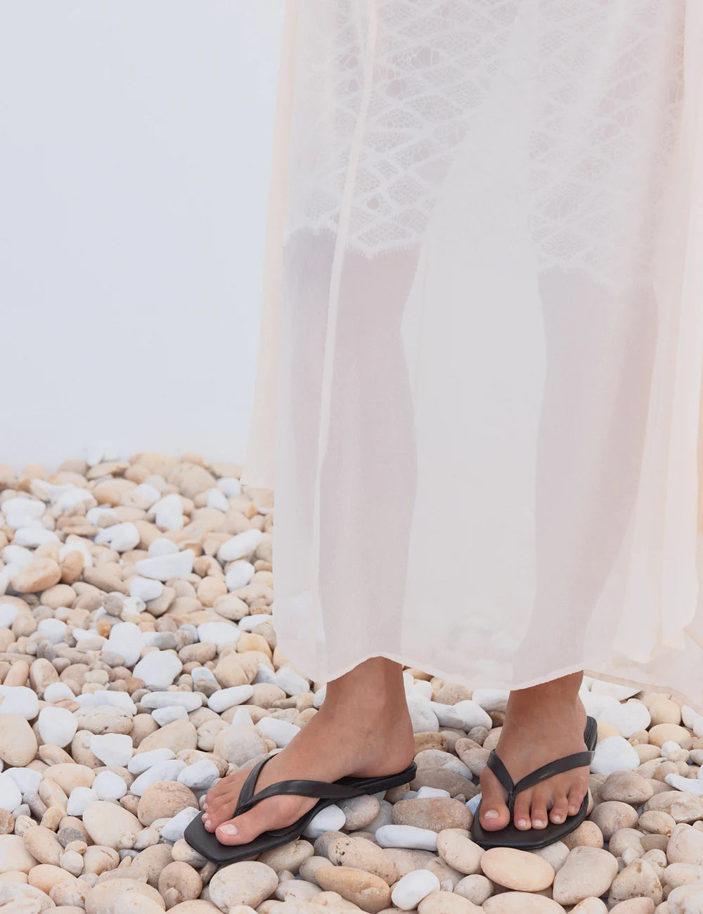 La Tribe | Square Toe Thong - Pepper