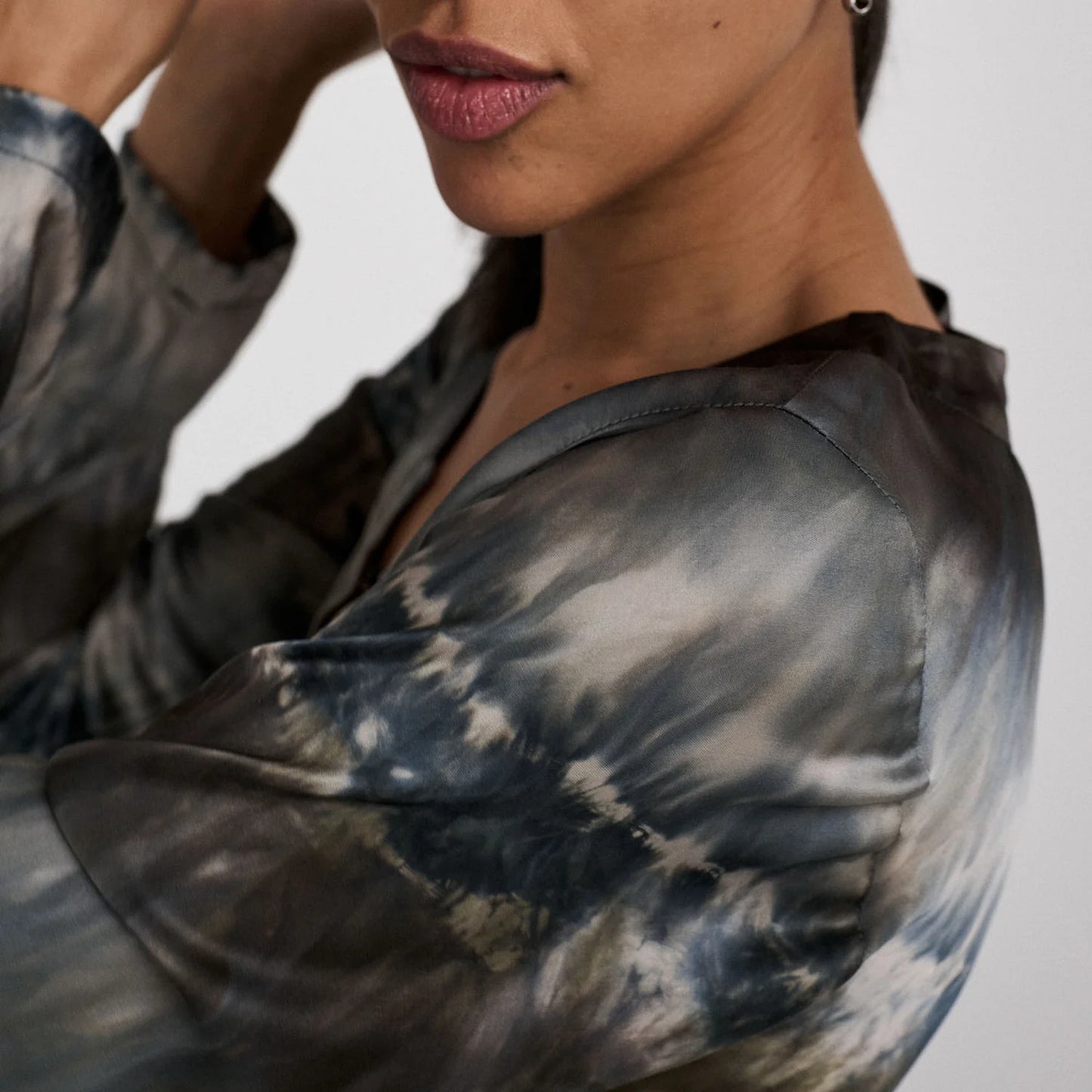 Rabens Saloner | Karin Arizona Long Sleeve Bias Dress - Cement Combo