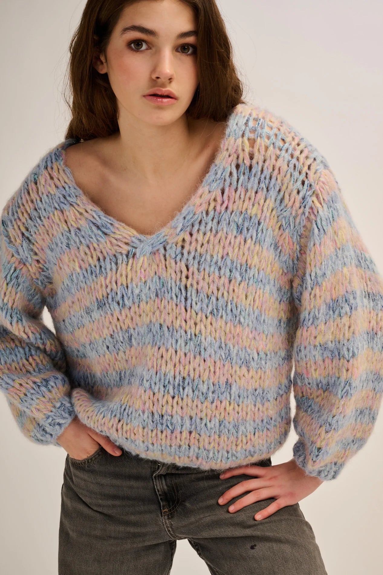 Les Tricots d’O | Lizzy Pullover V Neck - Pastel Blue/ Yellow/ Pink
