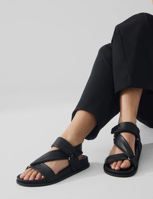 La Tribe | Hannah Sandal - Black