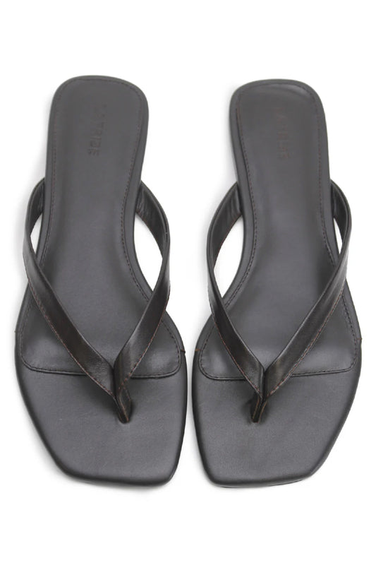La Tribe | Square Toe Thong - Pepper