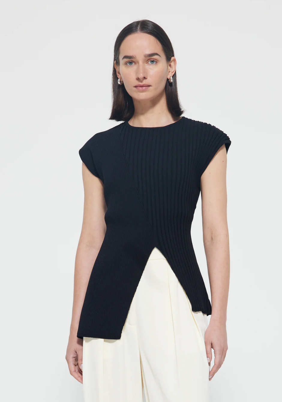 RÓHE | Asymmetric Sleeveless Knitted Top - Noir