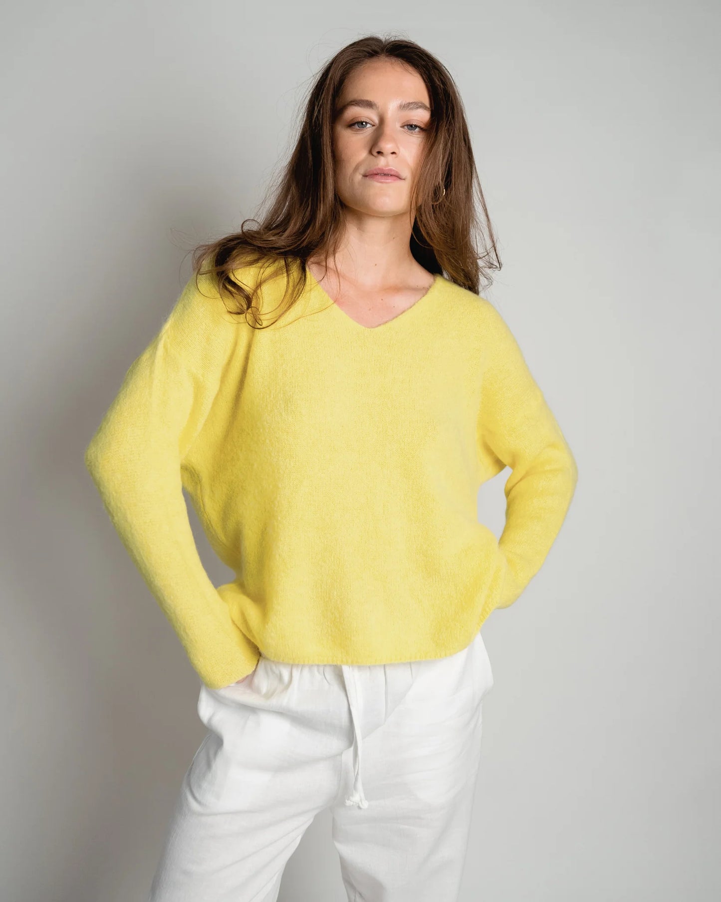 Lou & Odette | Bibi Pullover V-neck - Yellow