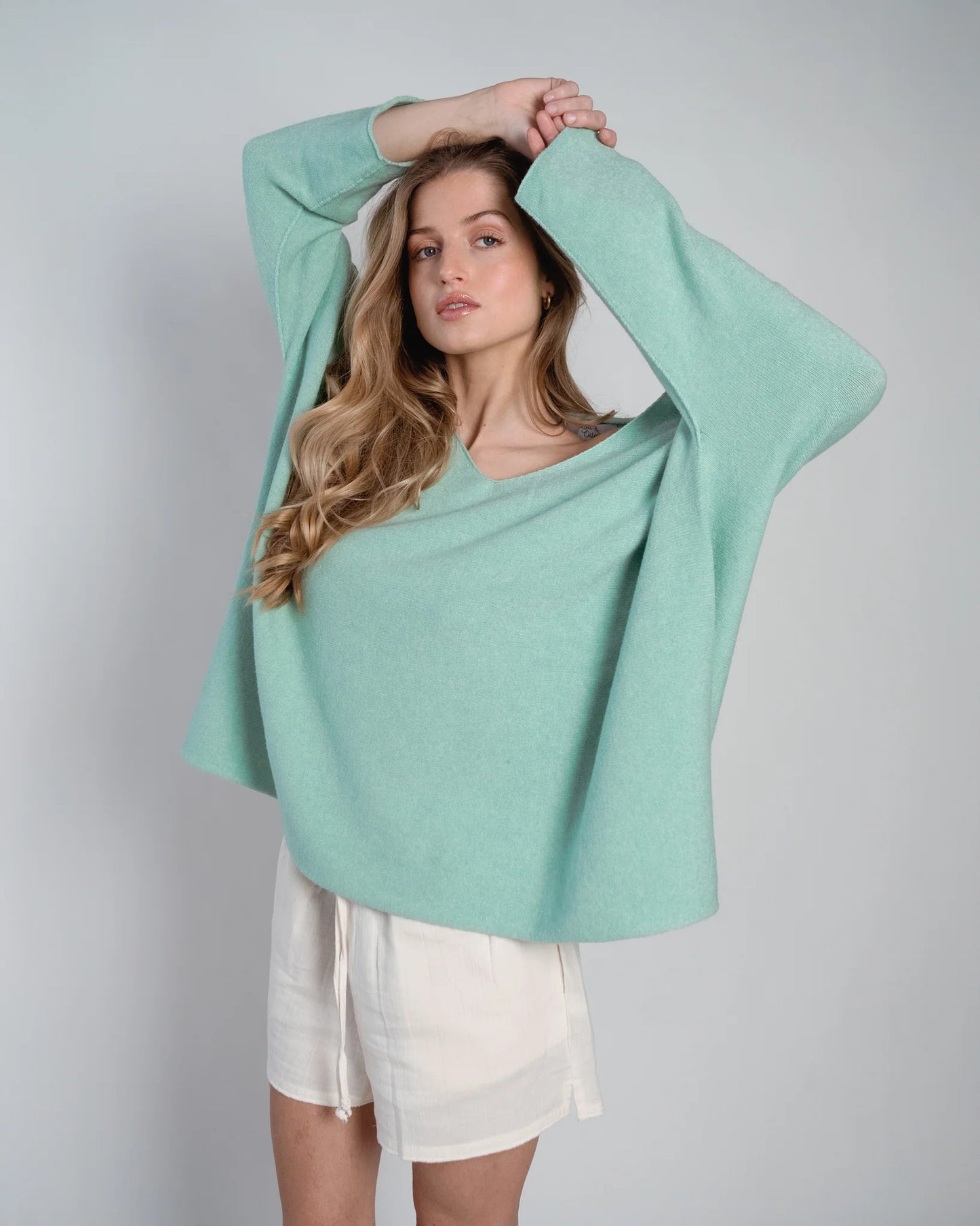 Lou & Odette | Laura Pullover V-Neck - Mint