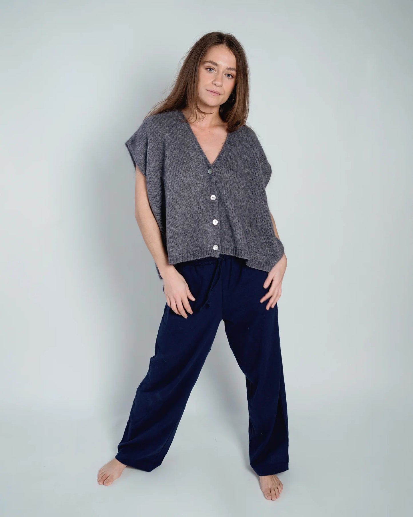 Lou & Odette | Elli Sleeveless V-Neck - Grey