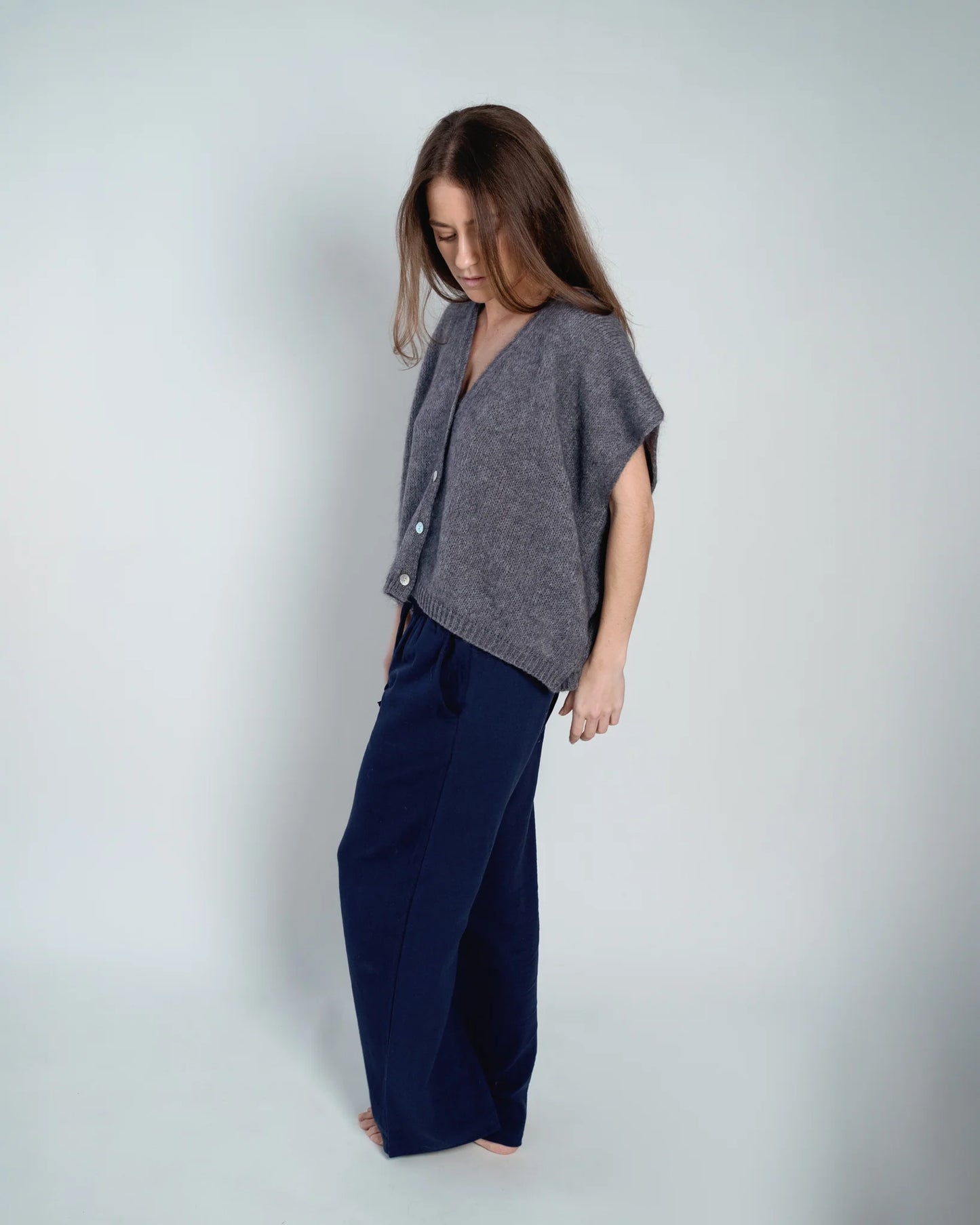 Lou & Odette | Elli Sleeveless V-Neck - Grey