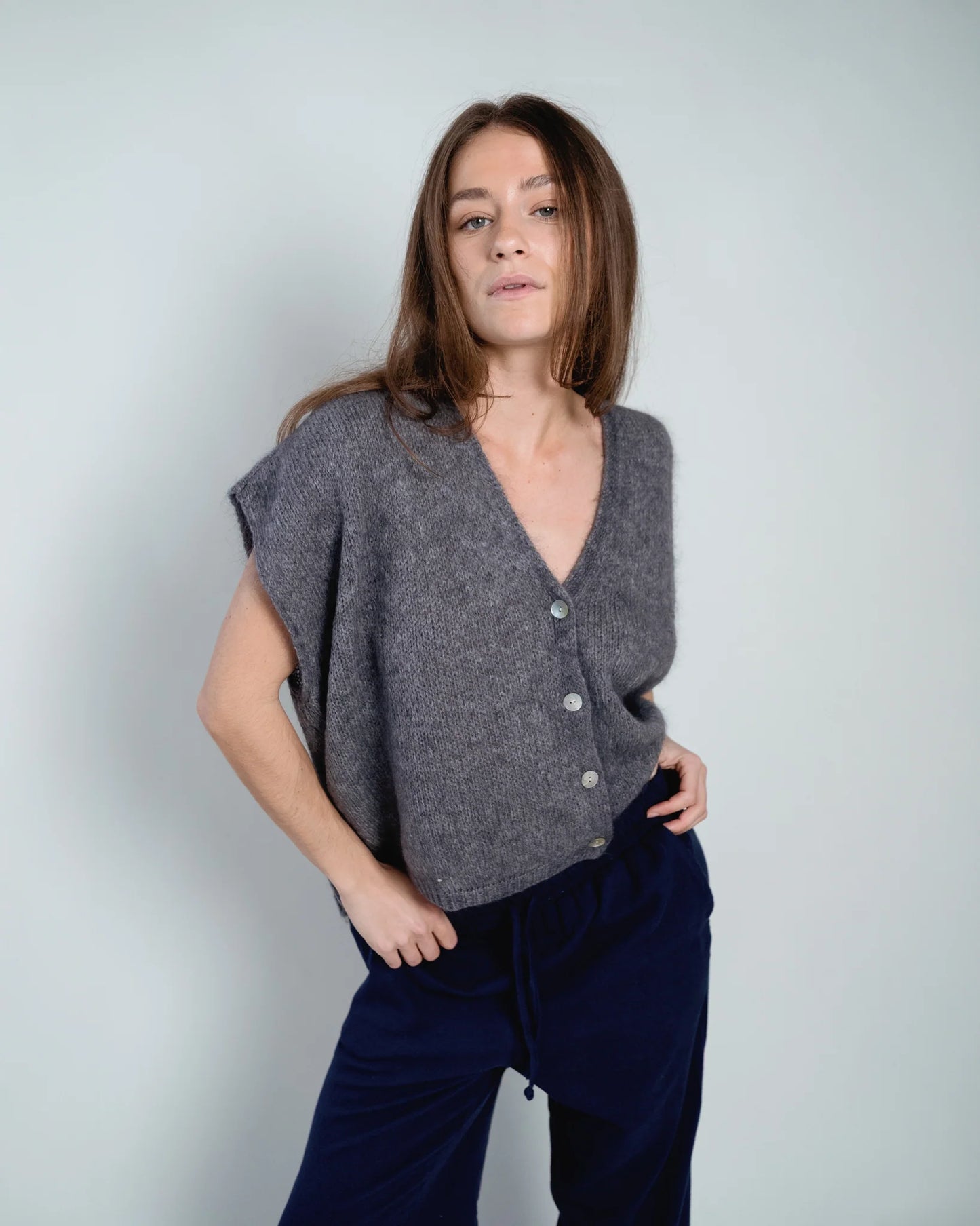 Lou & Odette | Elli Sleeveless V-Neck - Grey