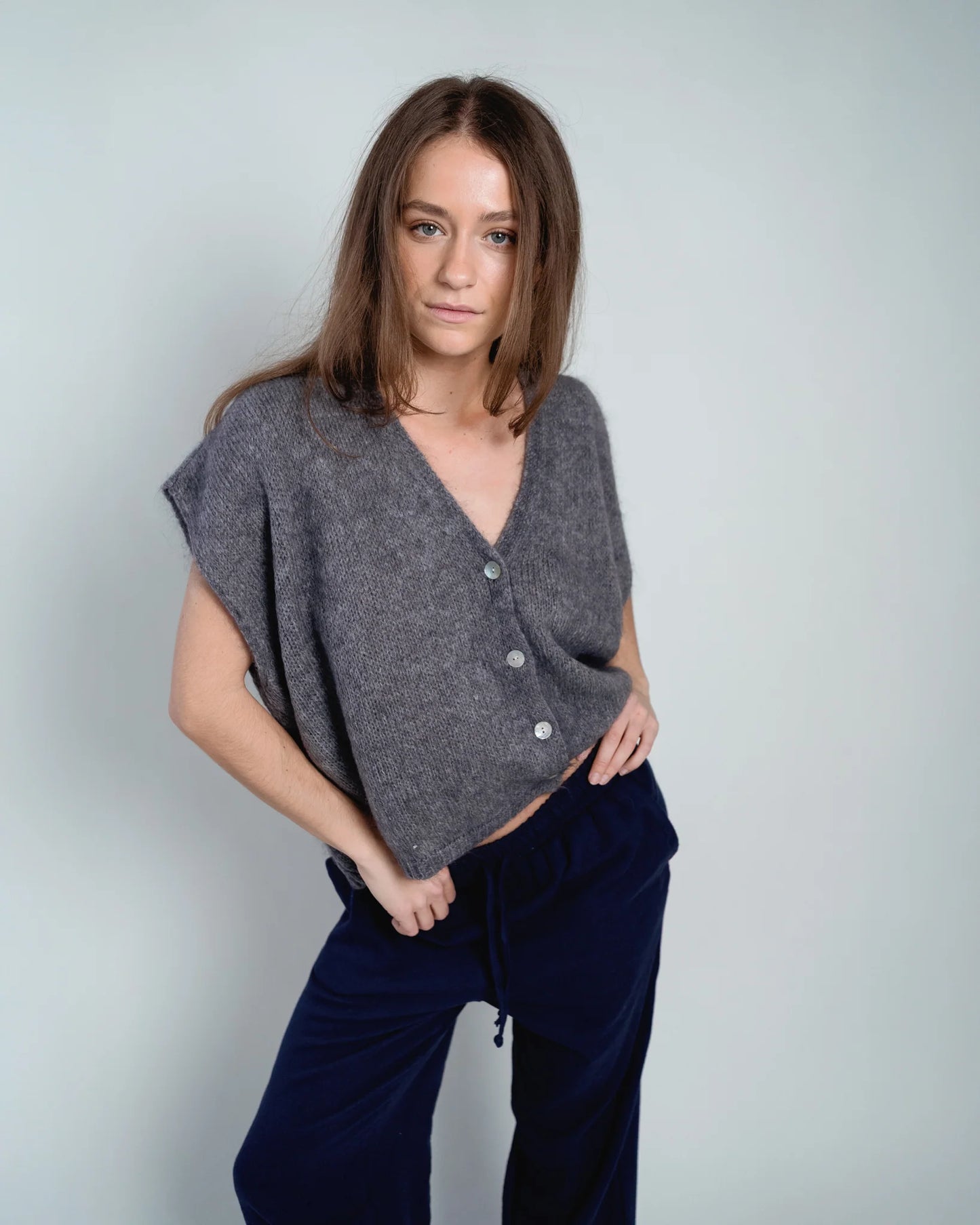Lou & Odette | Elli Sleeveless V-Neck - Grey