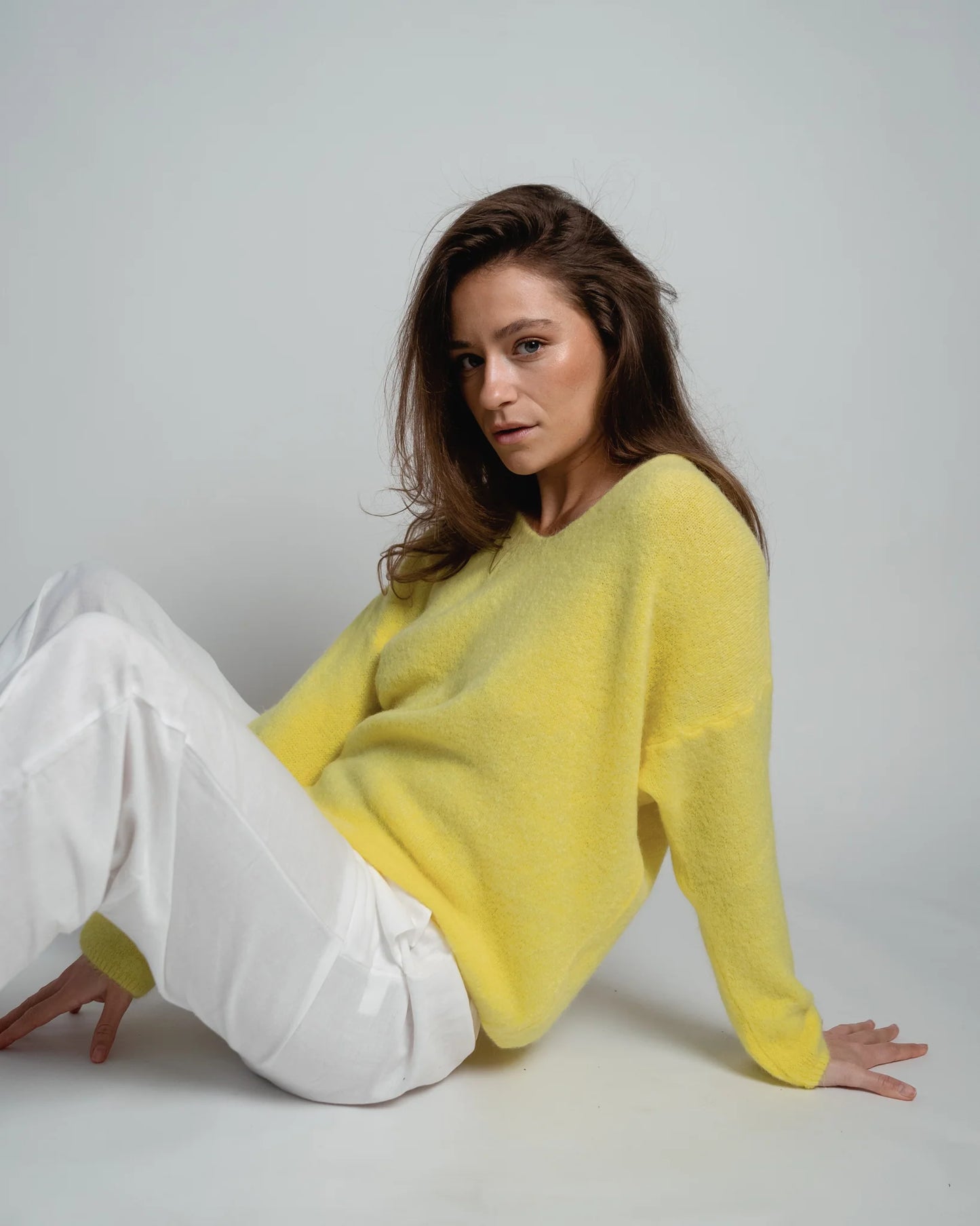 Lou & Odette | Bibi Pullover V-neck - Yellow