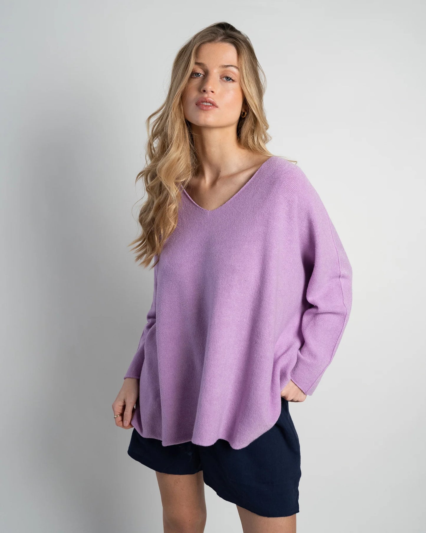 Lou & Odette | Laura Pullover V-Neck - Lilac