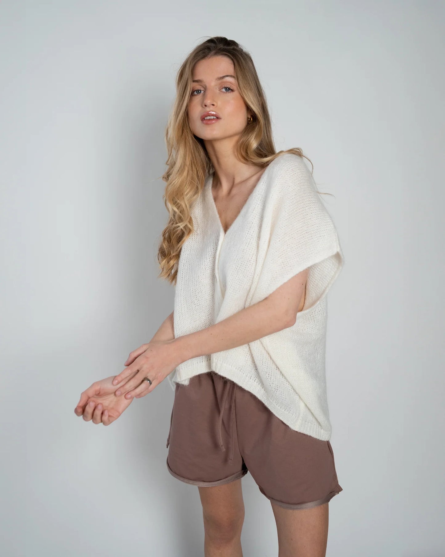 Lou & Odette | Elli Sleeveless V-Neck - Off White