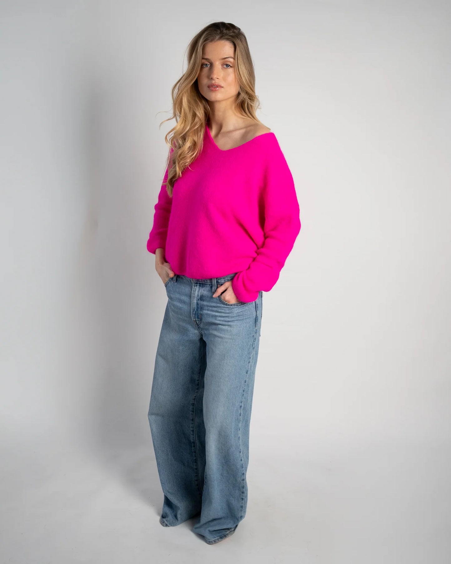Lou & Odette | Bibi Pullover V-neck - Neon Pink